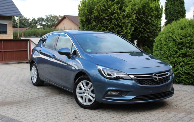 Opel Astra cena 40900 przebieg: 201550, rok produkcji 2017 z Czerwionka-Leszczyny małe 301